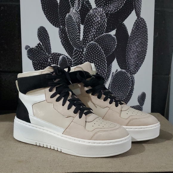 ShuShop Shoes - Women's High-Top Sneakers - Beige and Black ShuShop Sincad NIB
